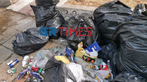 ΑΠΘ: Σκουπίδια και φθορές μετά το ξέφρενο κορονοπάρτι