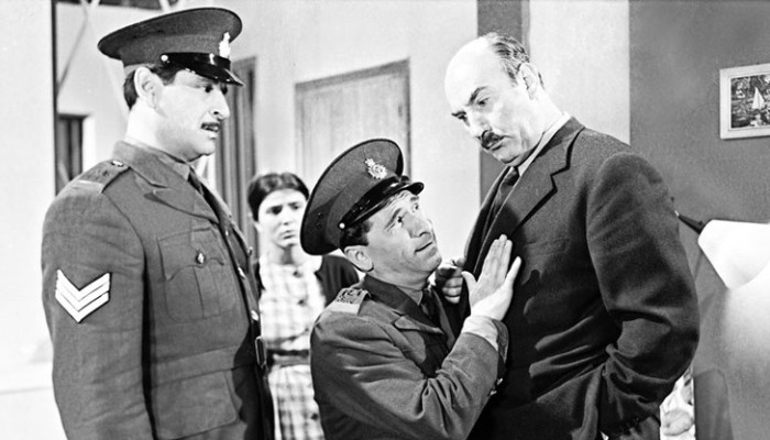 Έφυγε με έναν καημό: Το παράπονο του «αστυνομικού» των ελληνικών ταινιών για τις στολές του που κανείς δεν άκουσε