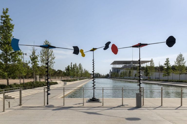 «Takis: Κόσμος σε Κίνηση»: 46 γλυπτά στον δημόσιο χώρο του ΚΠΙΣΝ