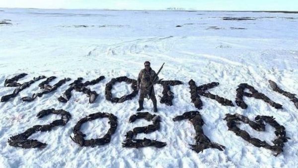 Ρωσία: Ποινική δίωξη σε βουλευτή που φωτογραφήθηκε με εκατοντάδες νεκρές πάπιες