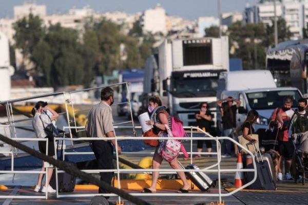 Αγίου Πνεύματος: Αυξημένη κίνηση σε λιμάνια και διόδια