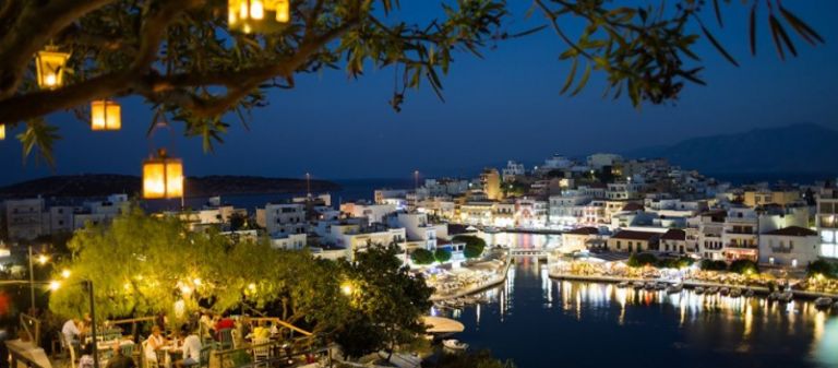 Αυτή η ελληνική λίμνη κρατά ακόμα τον μύθο γύρω από τ’ όνομά της