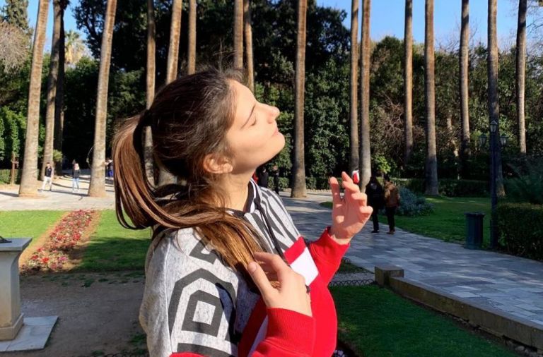 Αλεξάνδρα Λιβανίου: Μεγάλωσε και έγινε κουκλάρα – Δείτε την στην Μύκονο με το μαγιό της