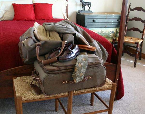Με αυτόν τον τρόπο μπορείς να διπλώσεις τα ρούχα για να χωρέσουν στη βαλίτσα των διακοπών