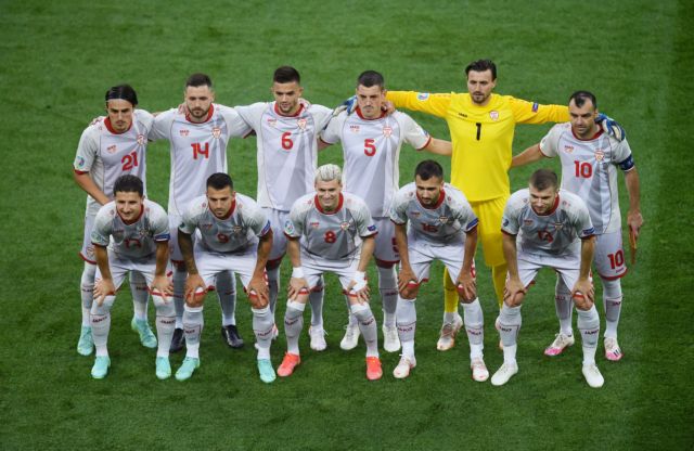 Euro 2020 - Βόρεια Μακεδονία: Αγωνίζεται με το όνομα «Μακεδονία» στις φανέλες - Προκλητικά κασκόλ και στις κερκίδες