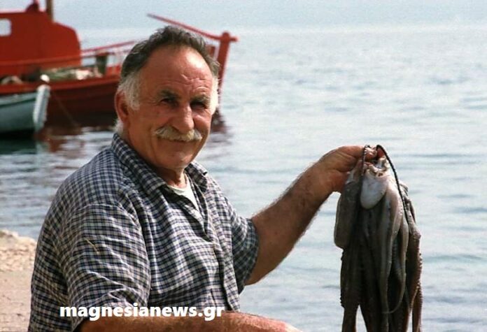 Πέθανε ο ξακουστός Μπάρμπα Γιάννης – Ο μοναδικός κάτοικος του νησιού Περιστέρα στην Αλόννησο