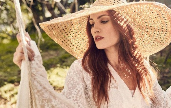 Μαίρη Συνατσάκη: Έκανε το εμβόλιο μαζί με την δίδυμη αδερφή της