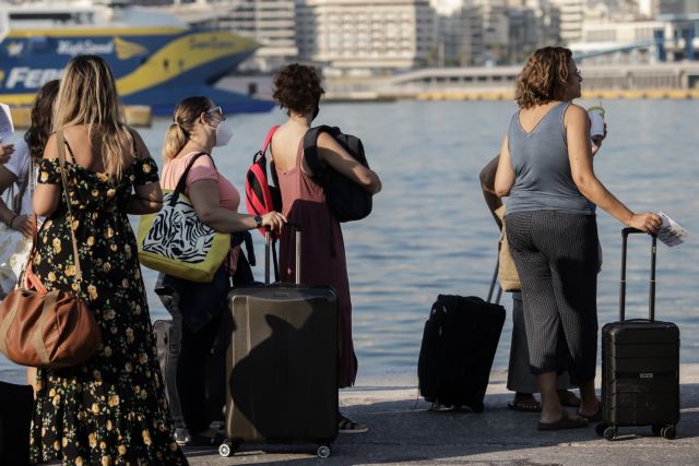 Ραφήνα: Με διαφορετικά πλοία στους προορισμούς τους οι επιβάτες του «Flying Cat 3» που παρουσίασε μηχανική βλάβη