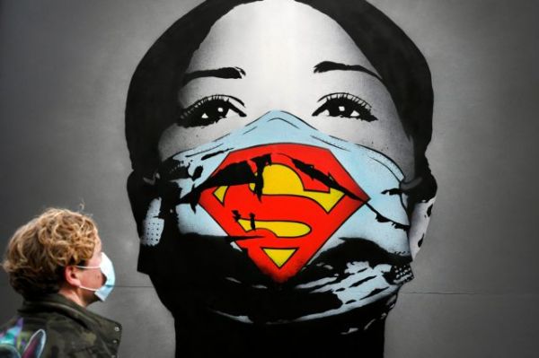 Κοροναϊός: Μπορεί η άρση της μάσκας να φουντώσει ένα τέταρτο κύμα με θύματα ανεμβολίαστους;