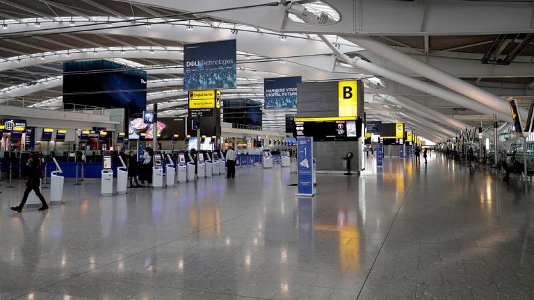 Βρετανία: Αντιδράσεις μετά τις νέες ταξιδιωτικές οδηγίες