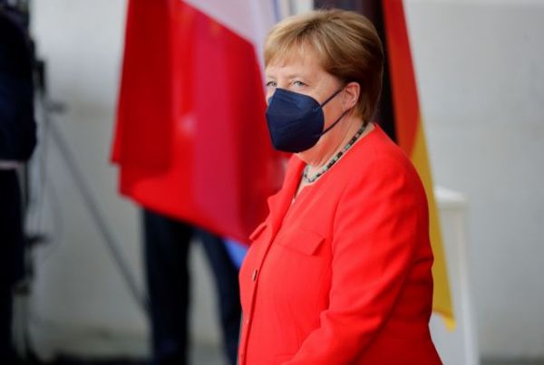 Μέρκελ για Covid 19: Μην προσποιούμαστε ότι έχει τελειώσει η πανδημία – Οταν βλέπω γεμάτα γήπεδα…