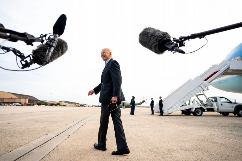 Αναζητώντας κοινούς εχθρούς: ο Τζο Μπάιντεν θέλει να συσπειρώσει τη Δύση απέναντι σε Κίνα και Ρωσία
