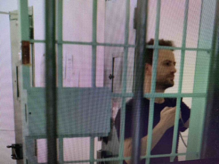 Γλυκά Νερά: O συζυγοκτόνος τηλεφωνεί μέσα από τις φυλακές – Φωτογραφία ντοκουμέντο