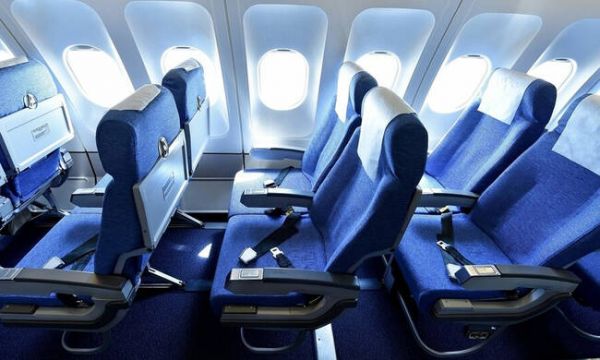 Γιατί τα καθίσματα των αεροπλάνων είναι μπλε;