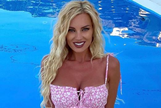 Τζούλια Νόβα: Η γυμνόστηθη φωτογραφία της που τους τρέλανε όλους