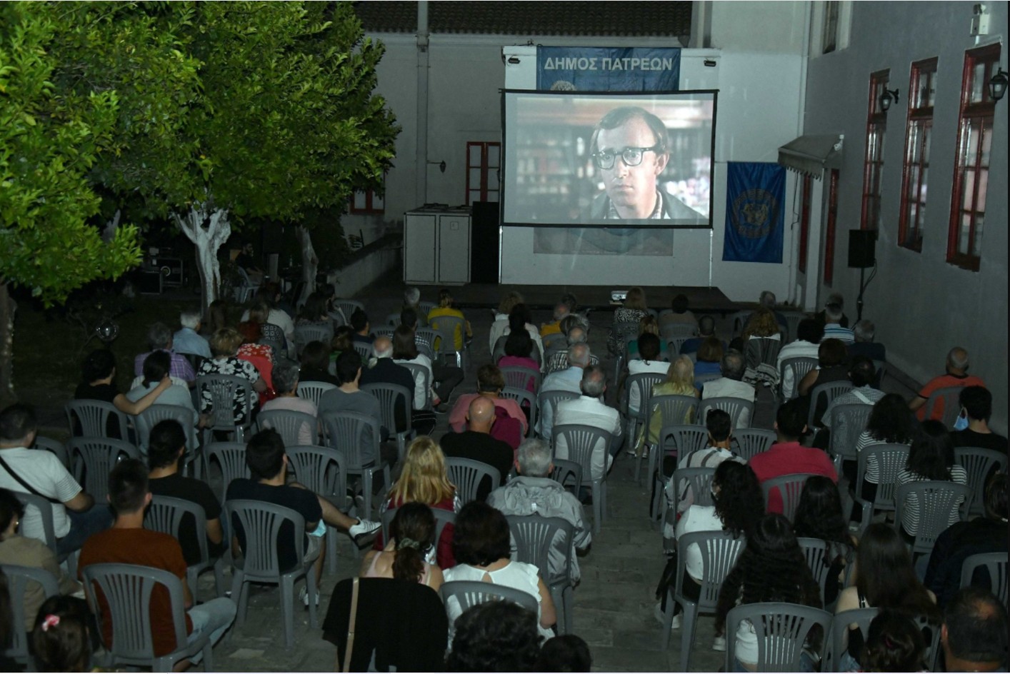 Πάτρα: Άρχισε το μαγικό ταξίδι του ο Κινητός Δημοτικός Κινηματογράφος