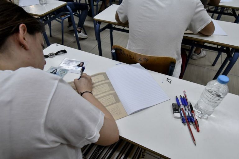 Πανελλαδικές 2021: Συνεχίζονται σήμερα με Κοινωνιολογία, Χημεία και Πληροφορική