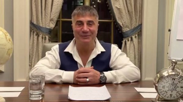 Τουρκία: «Θρίλερ» με τον αρχιμαφιόζο Πεκέρ – Δηλώνει ότι ετοιμάζεται για ταξίδι