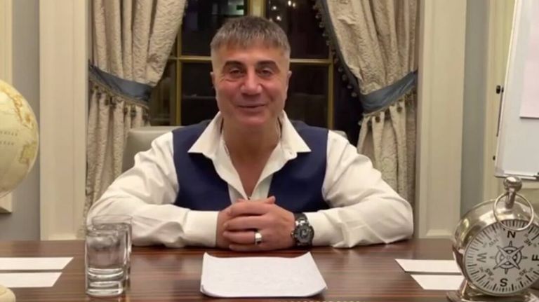 Τουρκία: «Θρίλερ» με τον αρχιμαφιόζο Πεκέρ – Δηλώνει ότι ετοιμάζεται για ταξίδι