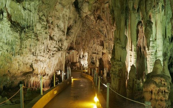 Σπήλαιο Αλιστράτης: Ένα θαύμα της ελληνικής φύσης