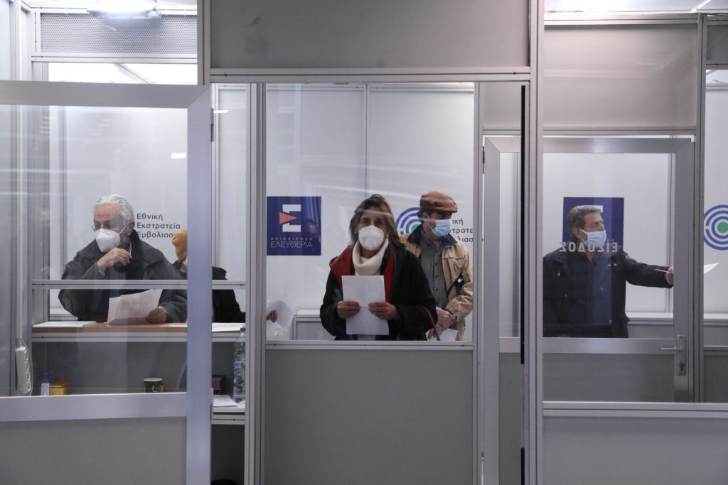 Κοροναϊός: Κοντά στο τείχος ανοσίας η Ελλάδα αλλά… προβληματισμός για ινδική μετάλλαξη και ακυρώσεις εμβολιασμών με AstraZeneca