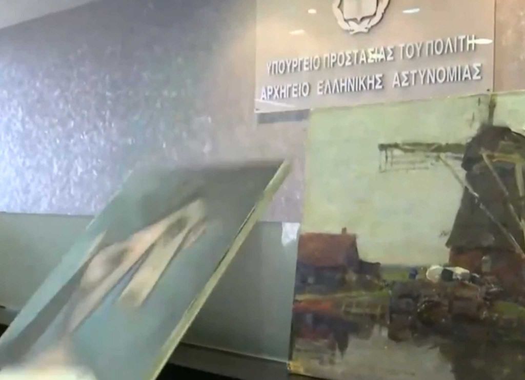 Πικάσο: «Καλό είναι κάποια πράγματα να μην μας πέφτουν» – Αδιανόητο τρολάρισμα για τη γκάφα με την πτώση του πίνακα