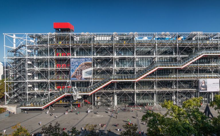 Ξεκίνησε η ανακαίνιση του Πομπιντού – Μεταμορφώθηκε η θρυλική κάμπια της εισόδου