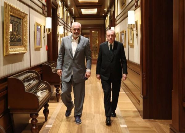 Ράμα: Ξαφνική διήμερη επίσκεψη στον Ερντογάν – Συναντήθηκαν στο προεδρικό μέγαρο