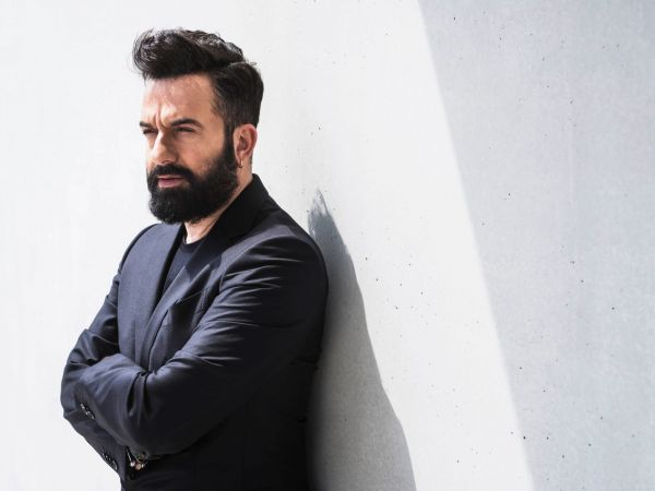 Ο Κωνσταντίνος Ρήγος λίγο πριν την μεγάλη πρεμιέρα στην Επίδαυρο μιλάει στο in.gr για τους δικούς του «Ιππείς»