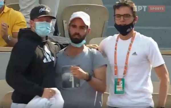 Ο γιος του Κυριάκου Μητσοτάκη πανηγυρίζει τη νίκη της Σάκκαρη – Tι έκανε στο Roland Garros;