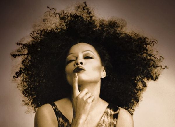 Νταϊάνα Ρος: Επιστρέφει στη μουσική 15 χρόνια μετά