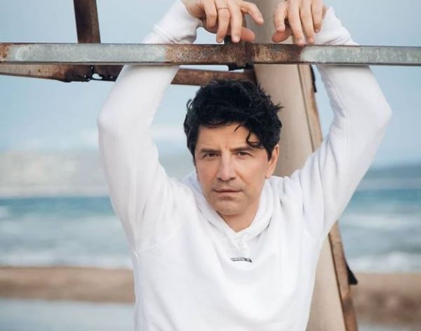 Σάκης Ρουβάς: Στα καλύτερά του με νέο άλμπουμ