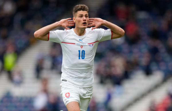 Σκωτία – Τσεχία 0-2: Μεγάλη νίκη των Τσέχων με γκολάρα της χρονιάς από τον Σικ