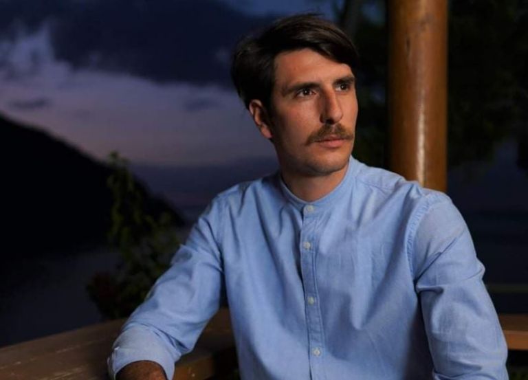 Γιώργος Γεροντιδάκης: Ερωτευμένος στο φουλ ο «Μελέτης» απ’τις Άγριες Μέλισσες