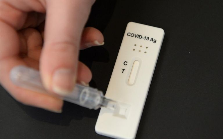 Αλαλούμ με τα self test: Πού θα διανέμονται τον επόμενο μήνα;