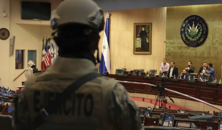 Ελ Σαλβαδόρ: Eλεύθερη 29χρονη που καταδικάστηκε για δολοφονία της αγέννητης κόρης της επειδή απέβαλε