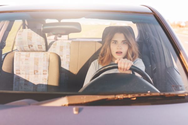 Ένας πατέρας έκανε μια απίθανη φάρσα στην πρωτάρα οδηγό κόρη του – Και δίχασε το internet