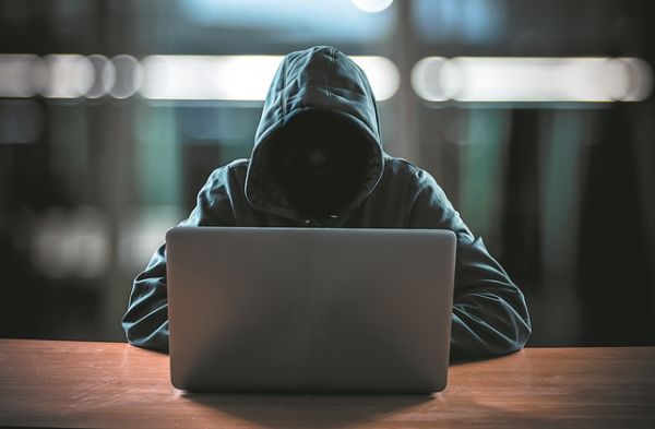 Εγκλημα σε live stream: Στο διαδίκτυο βιασμοί και αυτοκτονίες ακόμη και παιδιών