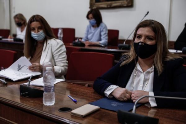 Η Συρεγγέλα αδειάζει τη Λατινοπούλου