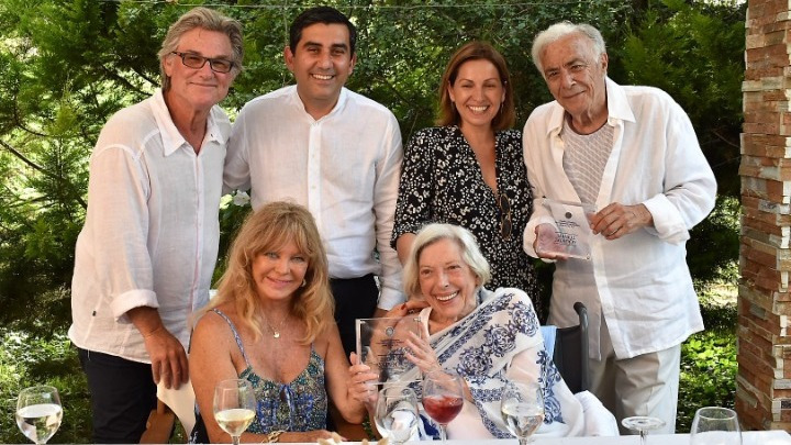 Skiathos offers honorary citizenship to Hollywood’s Richard Romanus and Anthea Sylbert