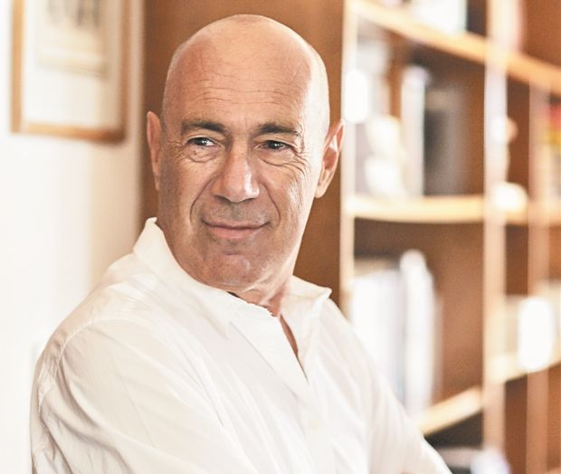 «Ο Ελληνας έχει φτωχοποιηθεί αλλά ονειρεύεται γκάτζετ»