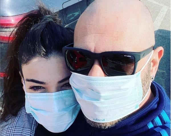 Ήβη Αδάμου – Μιχάλης Κουϊνέλης: Η κόρη τους ποζάρει στο εξώφυλλο του νέου τους single και λιώνουμε