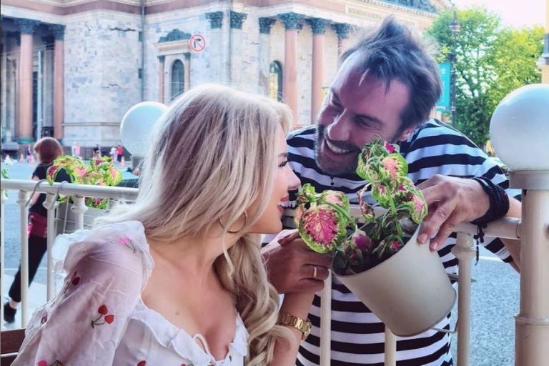 Στράτος Τζώρτζογλου – Σοφία Μαριόλα: Στη Ρωσία για τα δύο χρόνια γάμου τους το ζευγάρι