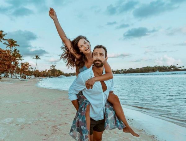 Χριστίνα Μπόμπα – Σάκης Τανιμανίδης: Μετρούν αντίστροφα για τον ερχομό των διδύμων τους