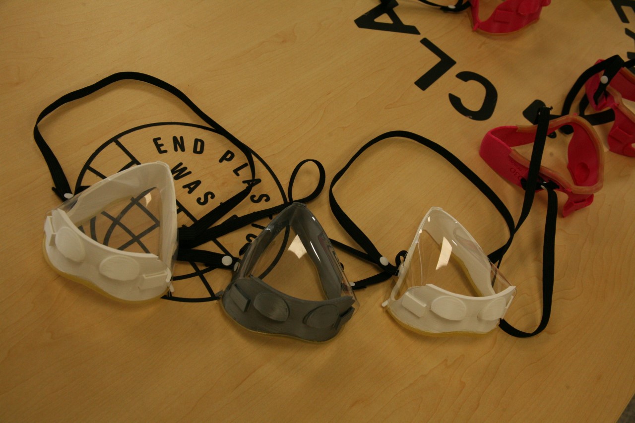 Βlue lab: Κατασκεύασε και παρέδωσε 100 ειδικές μάσκες προστασίας για κωφούς