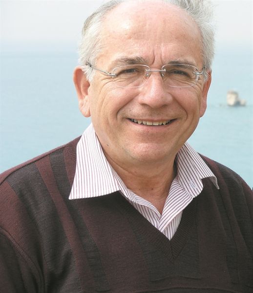 Γιάννης Τόλιος: «Ο ψηφιακός αναλφαβητισμός δεν εξαλείφεται με… αγιασμό»