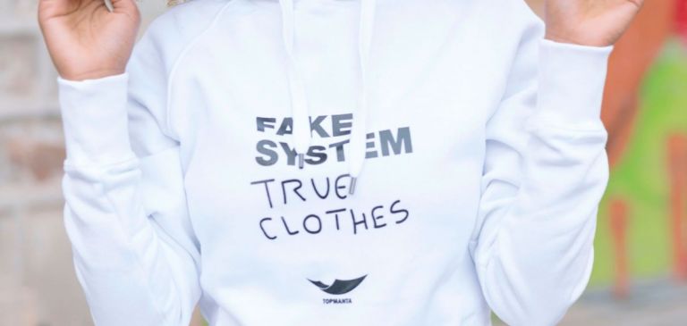 Βαρκελώνη: Οι πλανόδιοι μικροπωλητές δημιούργησαν το δικό τους brand παπουτσιών