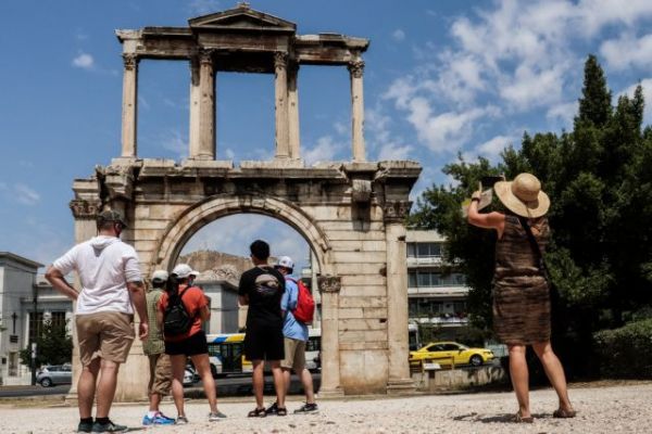 Προνόμια εμβολιασμένων: Τι θα περιλαμβάνουν, πότε θα ξεκινήσουν