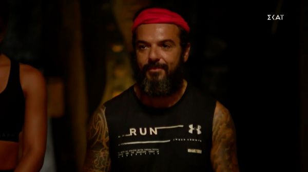 Survivor: Πανηγυρισμοί και καπνογόνα έξω από το σπίτι του Τριαντάφυλλου