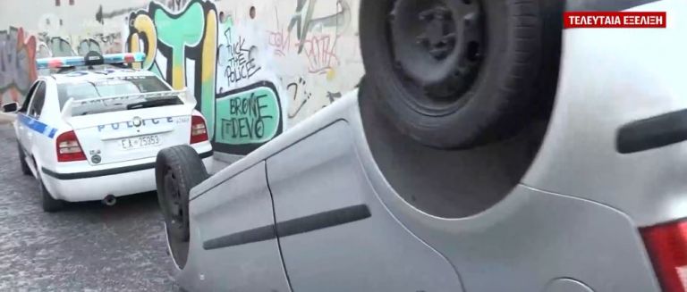 Ανατροπή αυτοκινήτου στη γέφυρα της Αμφιθέας